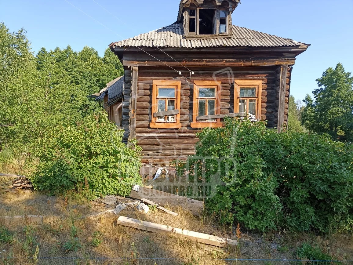 Демонтаж бревенчатого дома в деревне Жабки