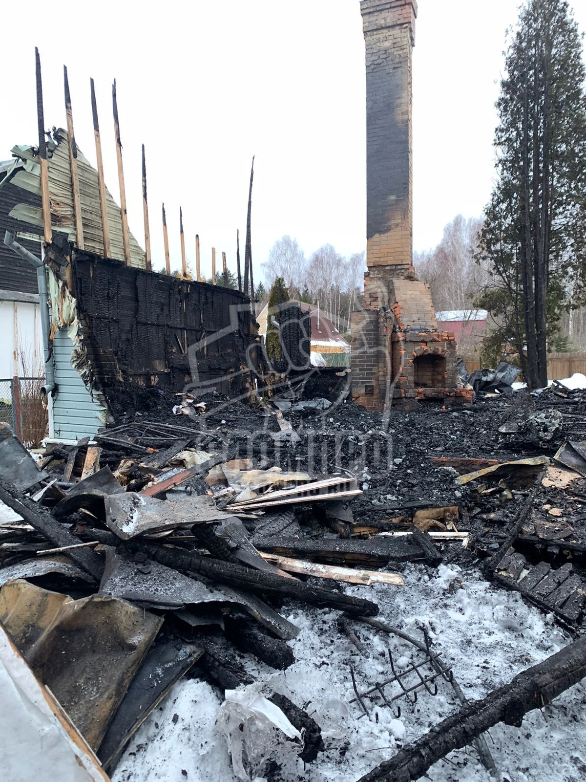 Демонтаж дома после пожара в посёлке Фрязево