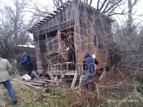 Начинаем разбирать старый сарай