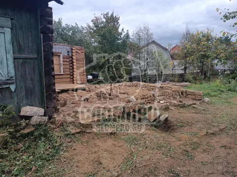 Фото после демонтажа части бревенчатого дома