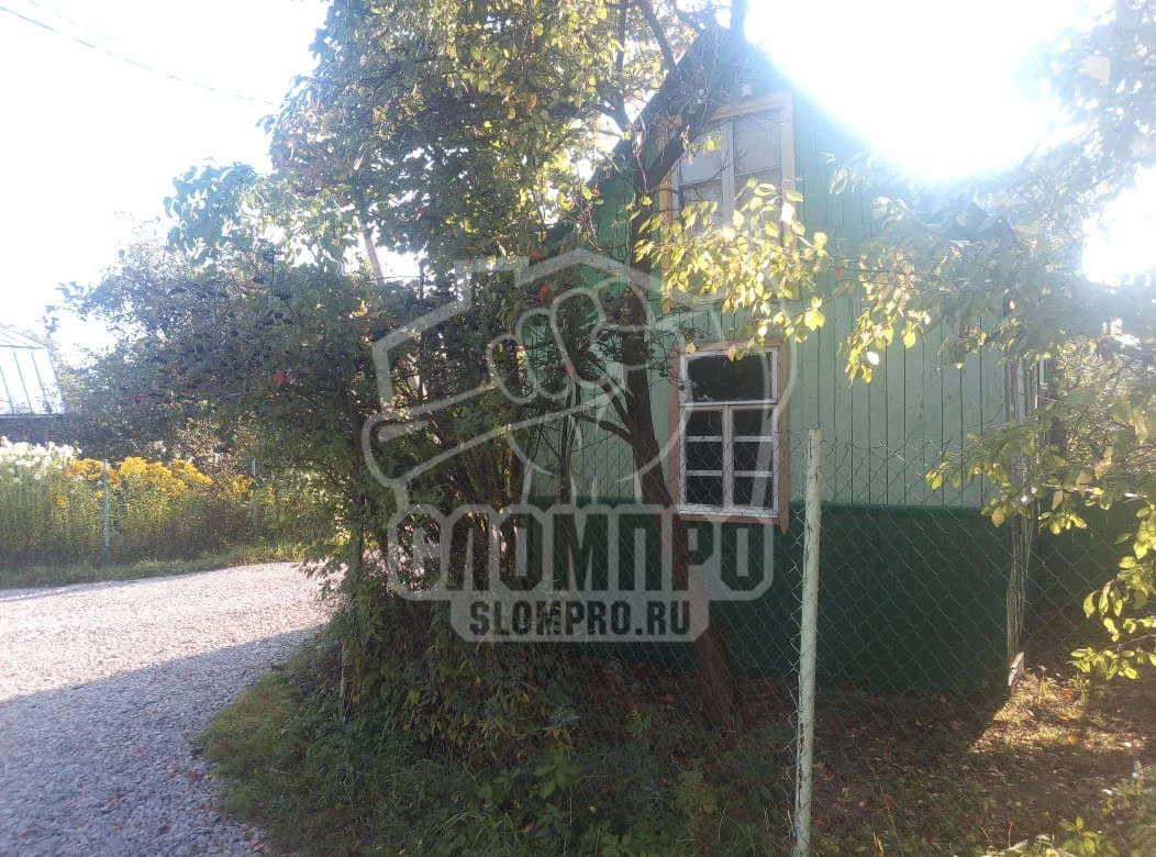 Начало демонтажа деревянного дома в Ступино