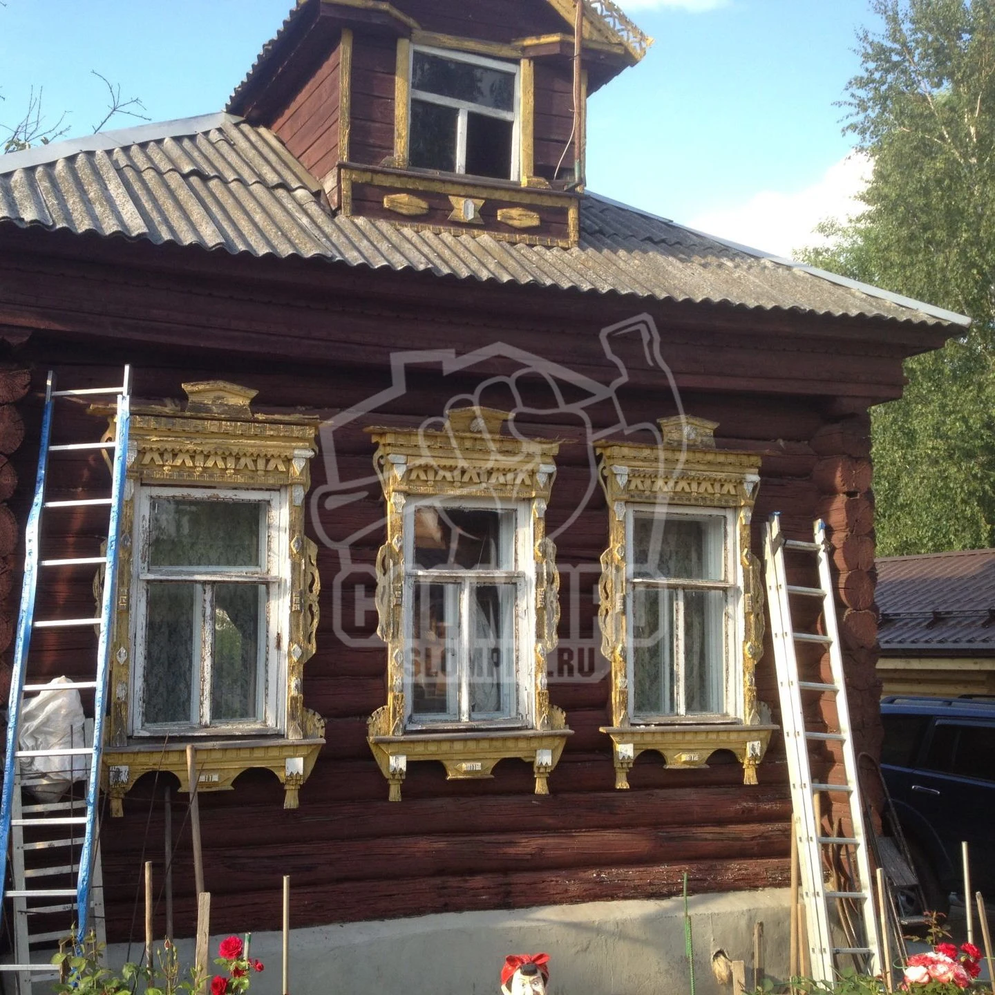 Фото перед началом демонтажа дома из бревна